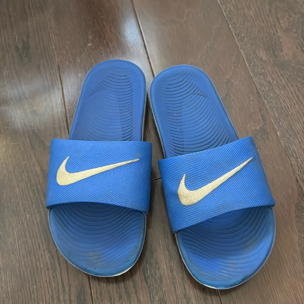 Nike slides. Blue 6Y - Picture 1 of 3